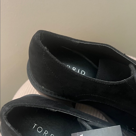 Elegant Black Women's Platform Shoes - Picture 3 of 5